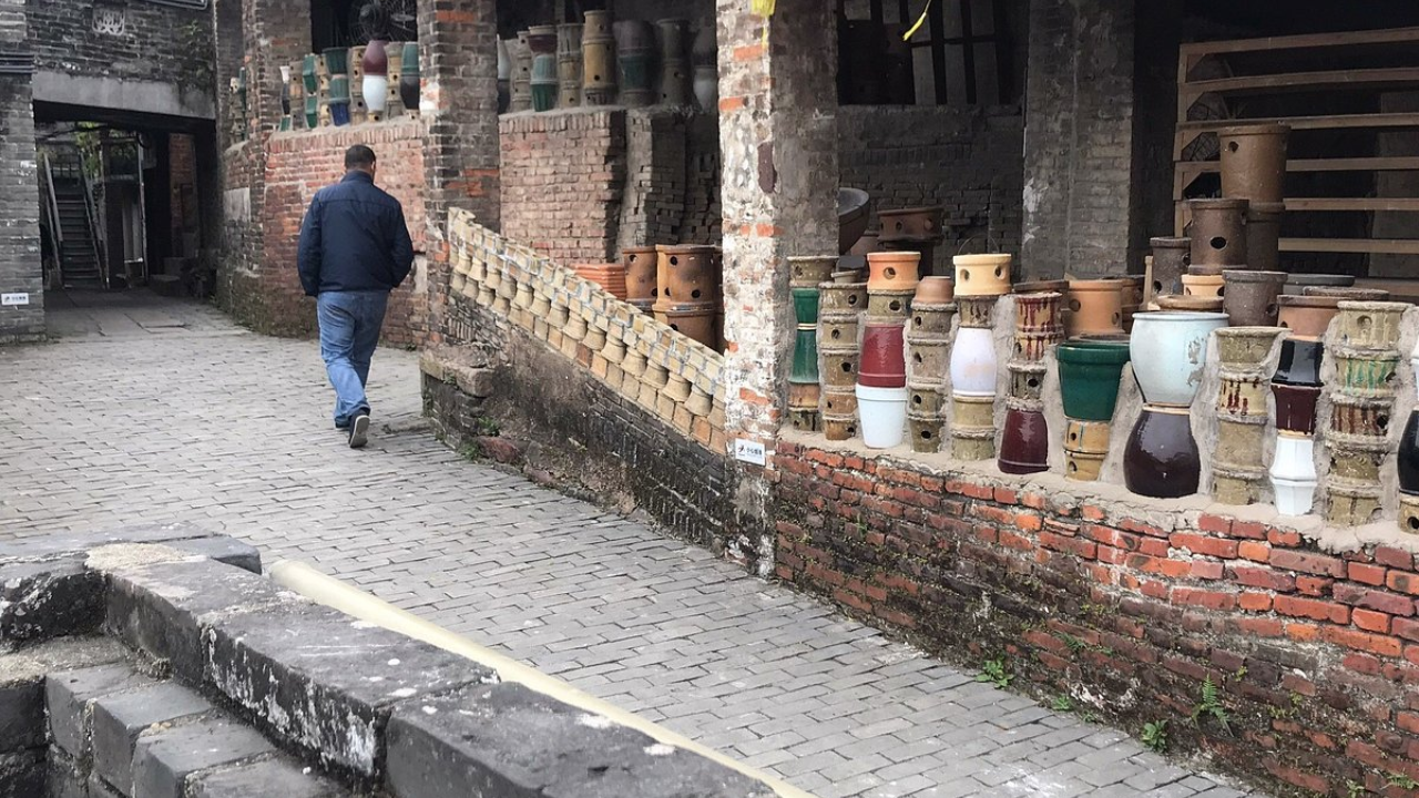 Shiwan kiln and ceramic workshop street