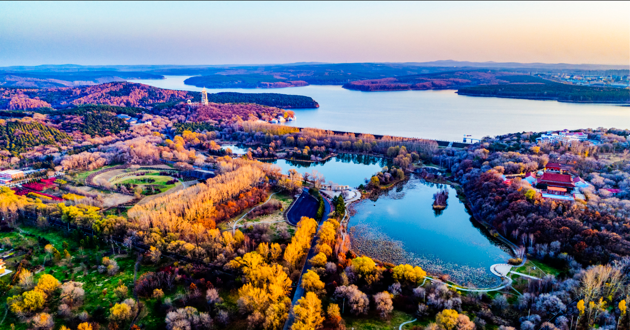 Jingyuetan forest and lake trails