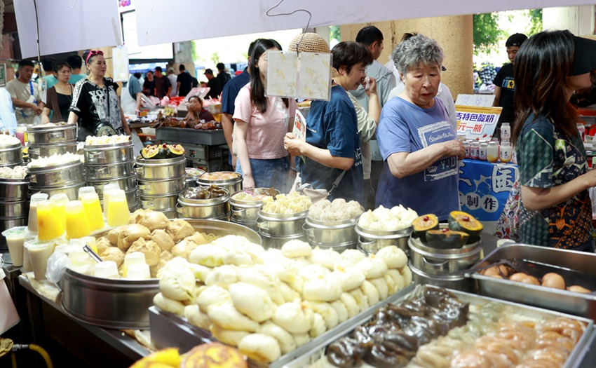 Yanji market snacks and Korean-Chinese food