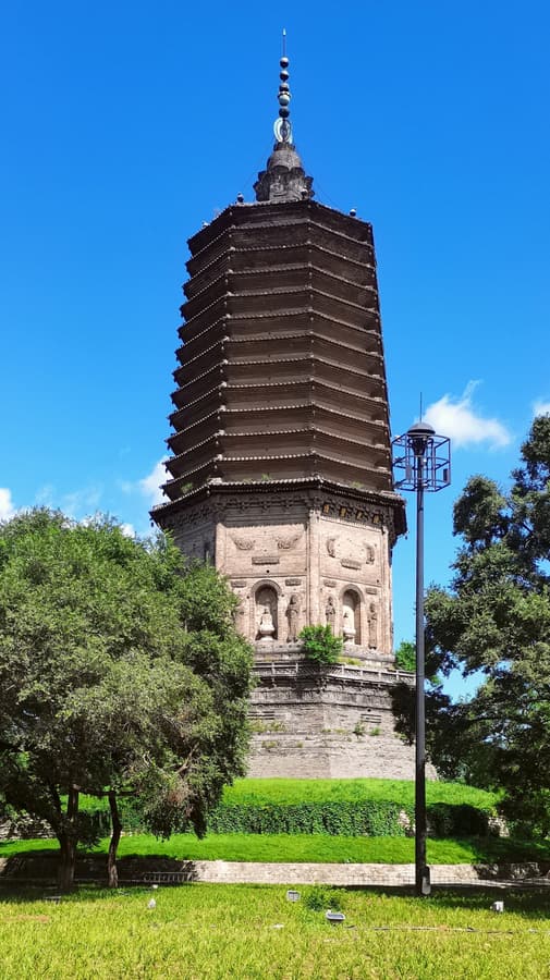Liaoyang White Pagoda at Guangyou Temple