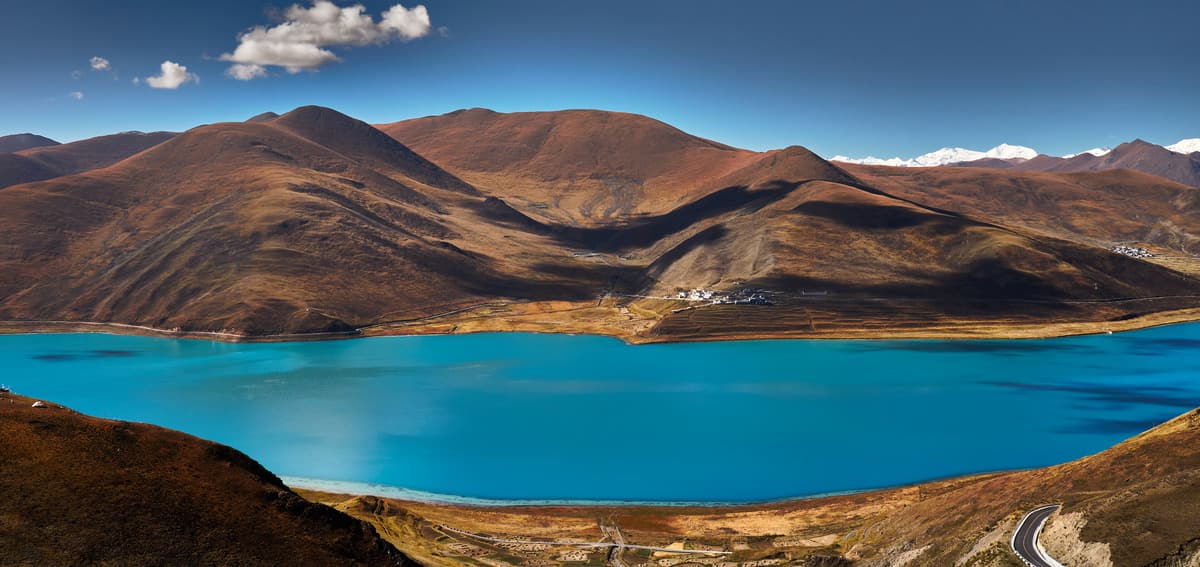 Yamdrok Lake highland water