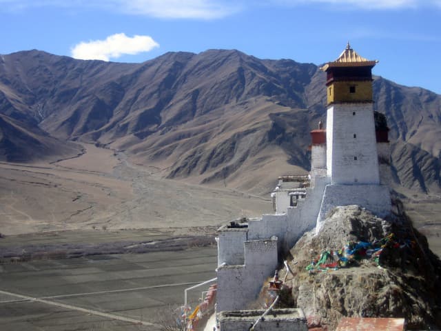 Yarlung Valley castles and river landscape