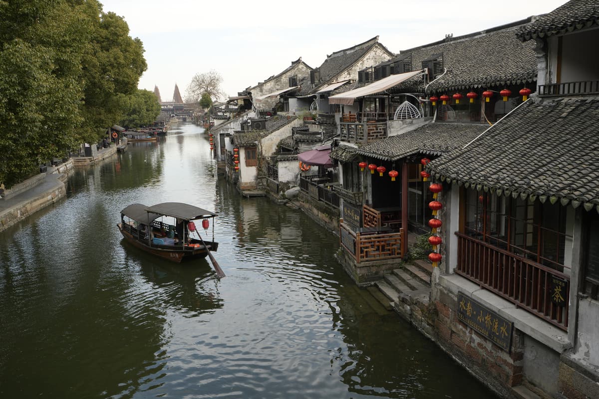 Xitang covered corridors and canals