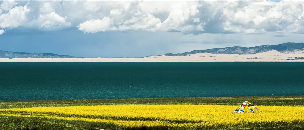 Qinghai Lake shoreline and plateau light