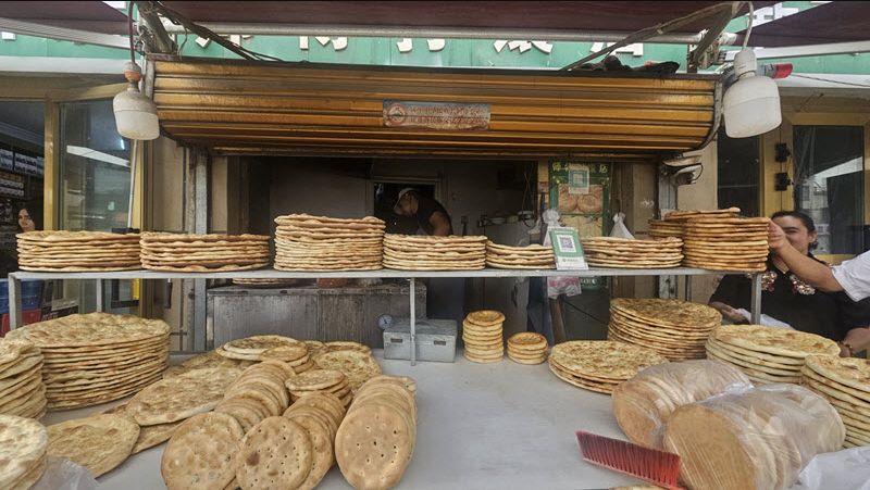 Hotan bazaar food and jade trade