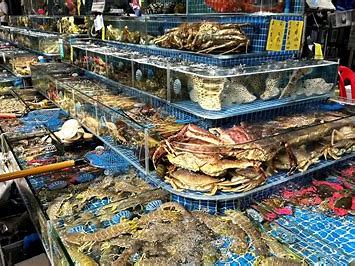 Liwan fresh seafood and market stalls