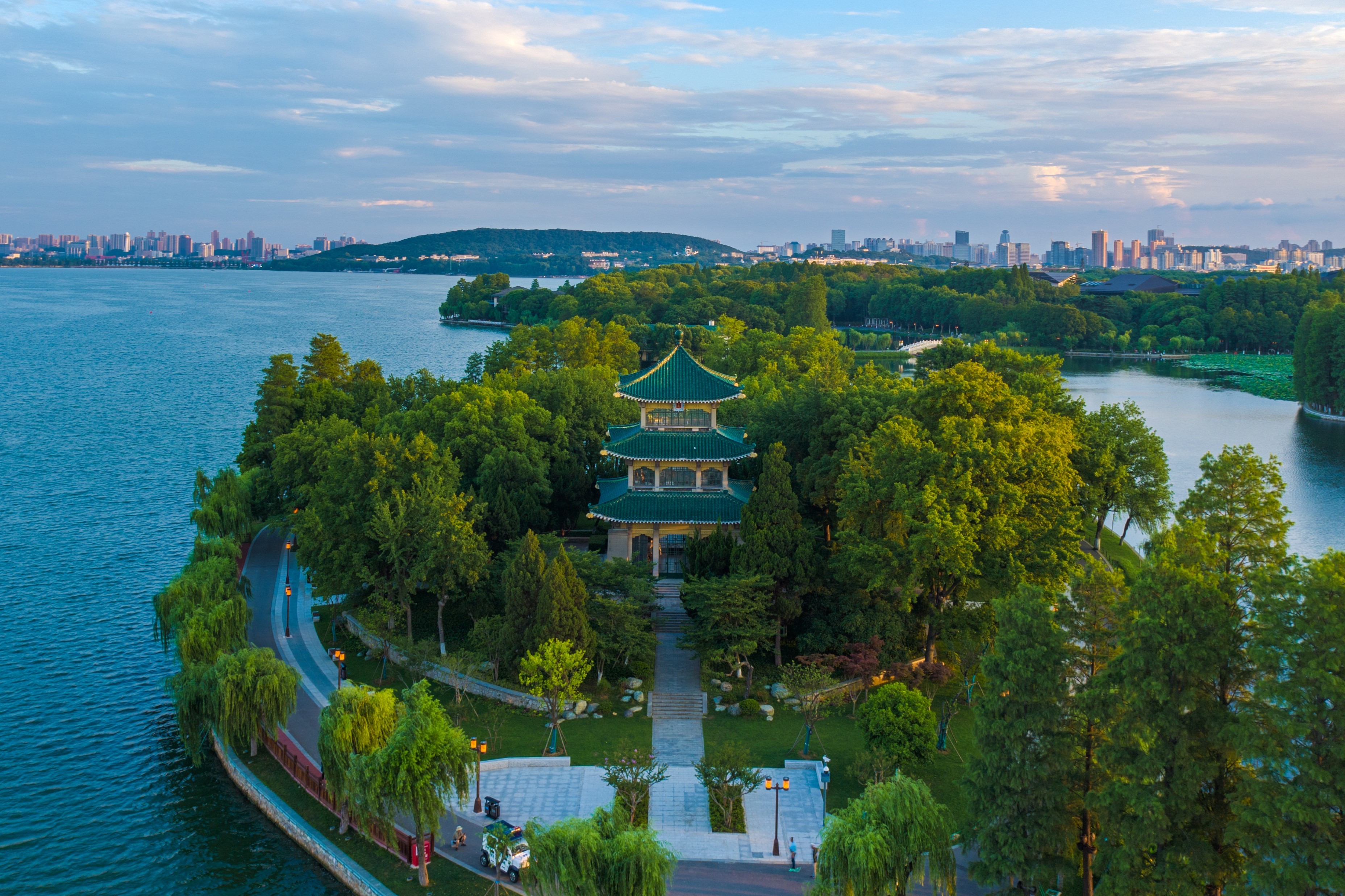 Wuhan river city day